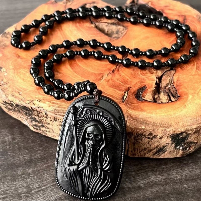 Colar com medalhão da Santa Mu - Vintage Fashion Tags avaliação e preço